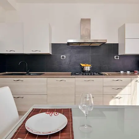Apartmentsgarda - Astro Apartamento